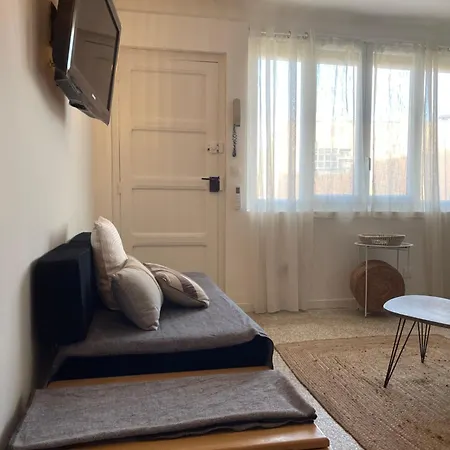 La Residence, Quai Rive Gauche